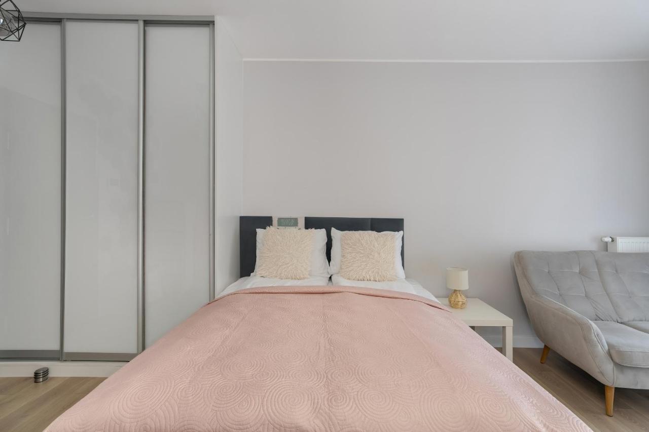 Stylish & Comfy Garbary Apartments With Parking By Noclegi Renters Познан Екстериор снимка