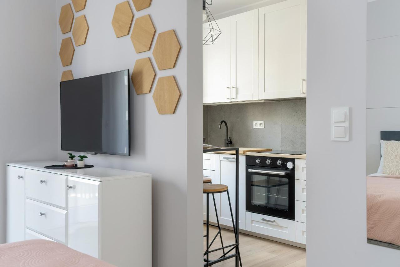 Stylish & Comfy Garbary Apartments With Parking By Noclegi Renters Познан Екстериор снимка