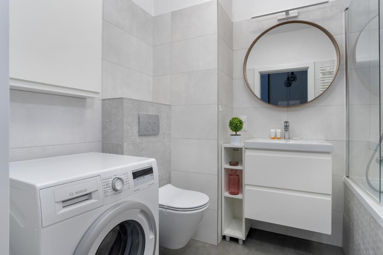 Stylish & Comfy Garbary Apartments With Parking By Noclegi Renters Познан Екстериор снимка