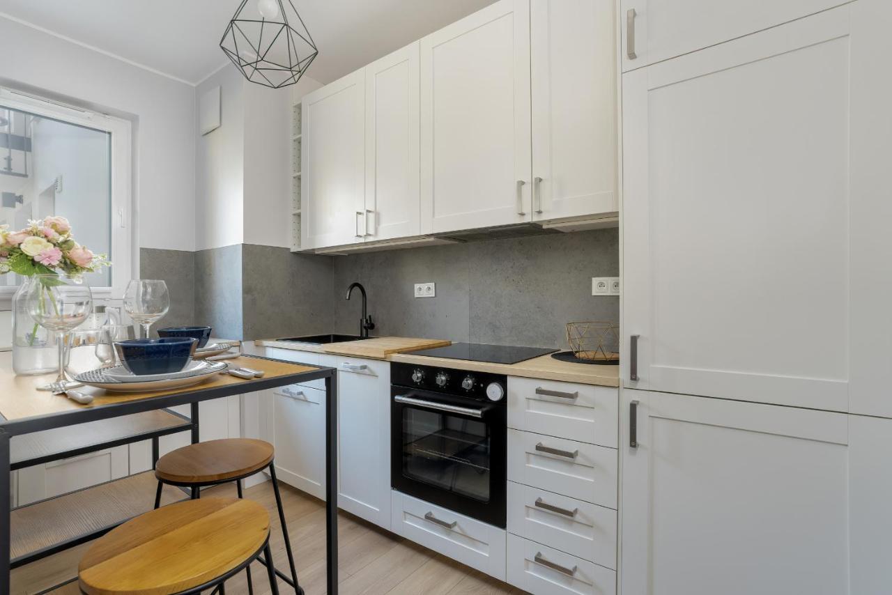 Stylish & Comfy Garbary Apartments With Parking By Noclegi Renters Познан Екстериор снимка