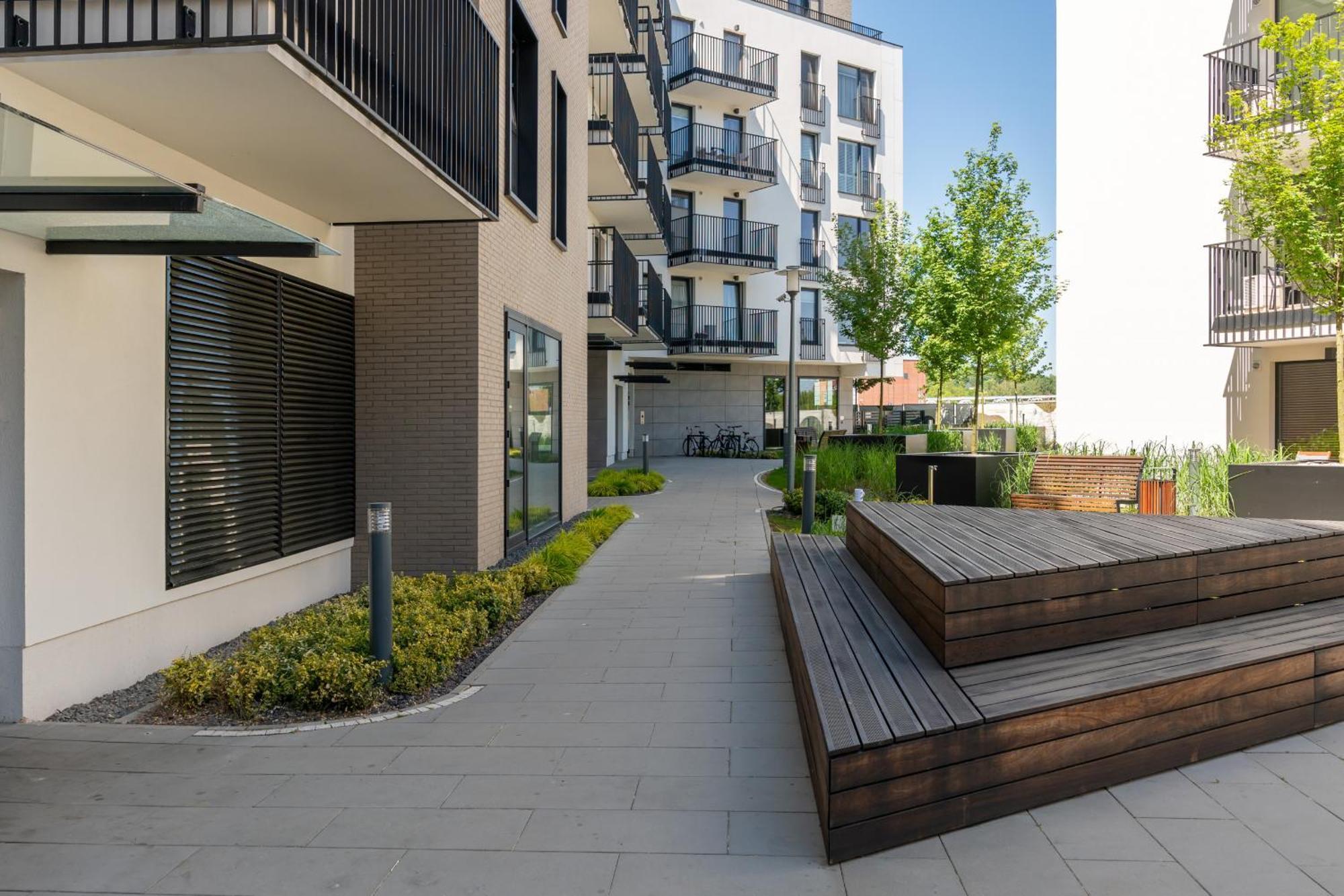 Stylish & Comfy Garbary Apartments With Parking By Noclegi Renters Познан Екстериор снимка
