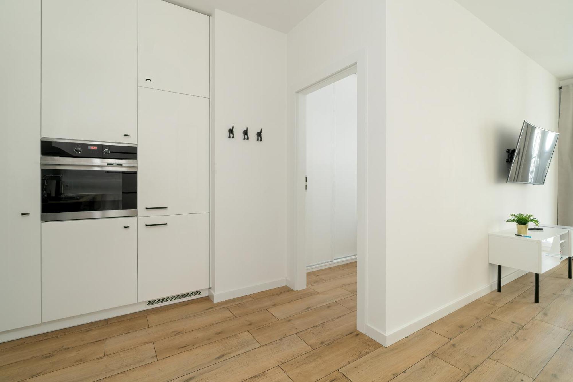 Stylish & Comfy Garbary Apartments With Parking By Noclegi Renters Познан Екстериор снимка