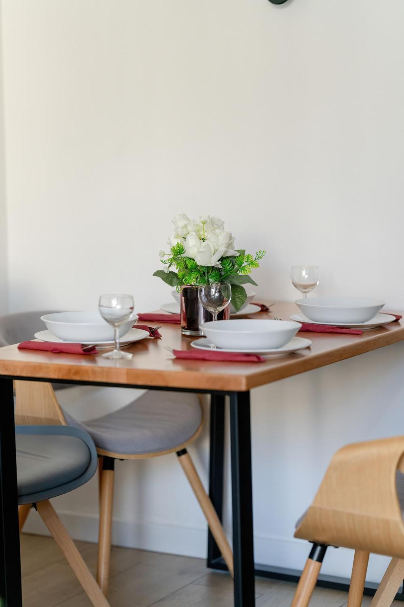 Stylish & Comfy Garbary Apartments With Parking By Noclegi Renters Познан Екстериор снимка
